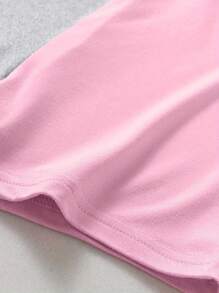 1 pieza Camisón informal de talla grande para mujer con estampado de flores, patas de perro y letras, de manga corta raglán y cuello redondo