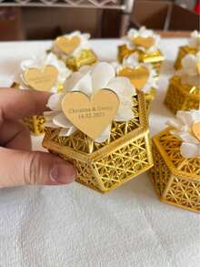 Custom Personalized Henna Wedding Favors Box Gold Colored Small Box Favors Wedding Candy Box Sweet 16,Multi-Functional,Durable,Ornamental,Reusable,Exquisite,Stylish,High-Quality,Colorful,Modern,Custom,Personalized,Unique,Ideal Gifts For Him,Ideal Gifts For Her,Boyfriend,Dad,Girlfriend,Mom,Family,Friends,Tea Room,Home,Garden,Office,For Anniversaries,For Valentine's Day,For Mother's Day,For Birthdays,For Father's Day,For Graduation,For Weddings,For Housewarming - 彩色 - 查看 4
