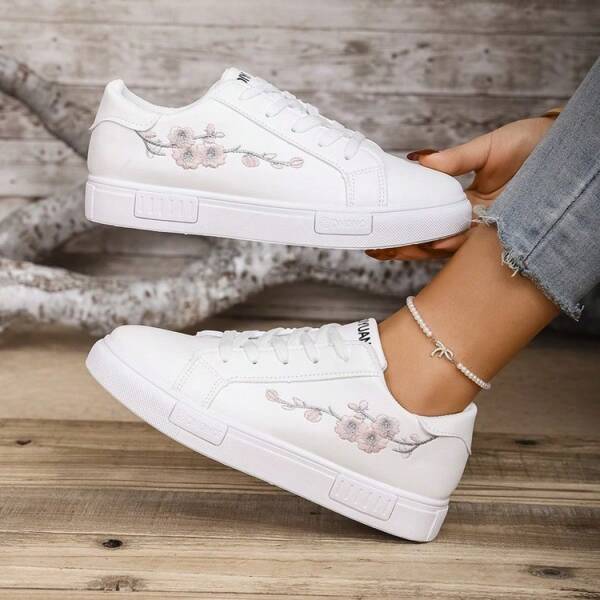 1 Paar Damen weiße Sneaker mit eleganter rosa Pflaumenblüten Stickerei, dicker Sohle mit Polsterung, einfach aber stilvoll, bequem & vielseitig für den Alltag