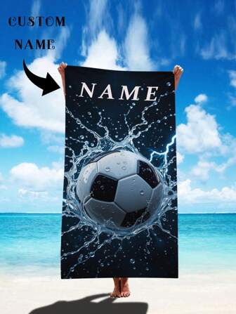 SRH 1 gepersonaliseerde strandhanddoek, marineblauwe achtergrond met spetterende zwart-witte voetbal en bliksem, voor een sterke sportsfeer, aanpasbare tekst, meerdere lettertype- en kleuropties, gepersonaliseerde lichtgewicht strandhanddoek, 240 g/m² ultrazacht microvezelmateriaal, superabsorberend, geschikt voor badkamer, strand, zwembad, ideale zomerstrandvakantie, afstuderen, bruiloft, verjaardag, vakantie, gepersonaliseerd strandhanddoekcadeau