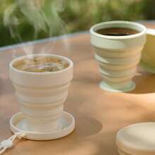 1 pièce Tasse pliable en silicone grise avec couvercle, tasse à boire portable résistant à la chaleur pour l'extérieur, tasse de rinçage extensible, 180 ml. Essentiels de voyage, organisateur de voyage pour la plage, fournitures scolaires de vacances d'été, vacances, camping, accessoires essentiels de vacances, mini parfum pour femme, parfum pour homme, bouteille de parfum