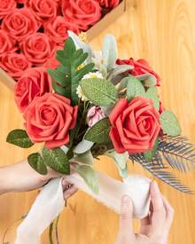 25Pcs Artificial Roses Flowers Fake Roses With Stems Real Touch Foam Flowers For DIY Wedding Bouquet Baby Shower Centerpiece Floral Arrangement Party Home Decor(Dark Red) - 紅色 - 查看 5