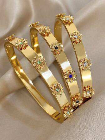 A Fine Stainless Steel Bracelet Decorated With Artificial Zirconia Flower, 18k Gold Electroplated, Suitable For Daily Wear Or As A Gift.