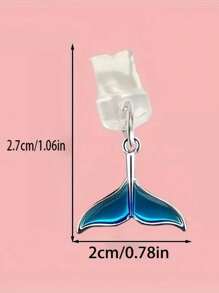 1 pezzo Tappo antipolvere a forma di coda di sirena blu, accessorio creativo e carino, ciondolo in lega metallica a forma di coda di sirena o di balena, tappo in silicone trasparente per telefono, auricolare, tablet, Kindle, decorazione per porta di ricarica del telefono, adatto come piccolo regalo, impermeabile e anti-polvere per iPhone Lightning/Type-C, protegge saldamente la porta di ricarica del telefono