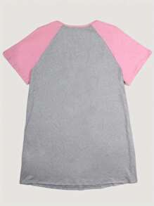 1 pieza Camisón informal de talla grande para mujer con estampado de flores, patas de perro y letras, de manga corta raglán y cuello redondo