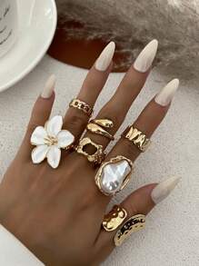 7 pièces/set Bagues rétro créatives en métal doré avec fleur et design de strass, bagues décorées de faux perles élégantes, bagues épaisses de style punk simple pouvant être portées seules ou empilées, convenant à la décoration quotidienne des femmes, assortiment de tenues, rendez-vous, fêtes, cadeaux de vacances