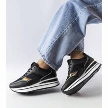 scarpi sportivi sportive casual con suola spessa e colori a contrasto, adatte per uso quotidiano