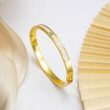 1pc Stainless Steel Non-Fading Fashion Minimalist Versatile Luxury Niche Design Ins Style Sweet Elegant Exquisite Creative Unique White Shell With Rhinestone Bracelet, Daily Wear Gift For Girlfriend, Fashionable Accessory - Yellow Gold - View 3
