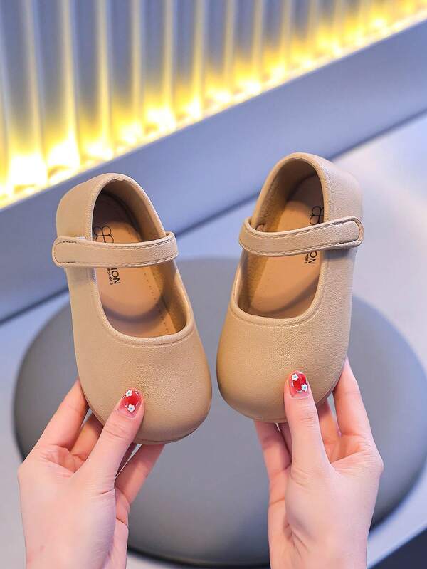 O pereche de sandale pentru fete, pantofi de vară noi la modă pentru prințesă, EVA antiderapantă ultra moale, potrivite pentru exterior, sandale versatile pentru copii