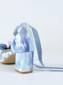 Sandalias de tacón medio con decoración de mariposa de encaje, de estilo elegante y dulce, en color blanco y azul con diseño de patchwork, apropiadas para primavera y verano, para uso diario y eventos