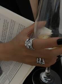 Set de 2 anillos de metal asimétricos de lava vintage, joyería casual y de lujo para uso diario para mujeres, hombres y parejas, regalo versátil para bodas y fiestas