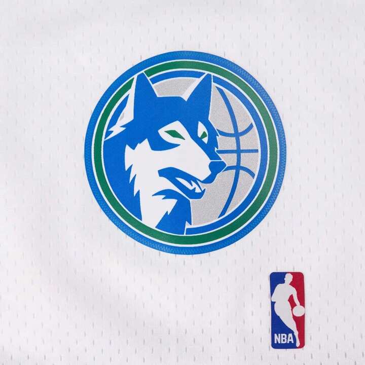 Mitchell & Ness 1995-96シーズンのホームユニフォーム