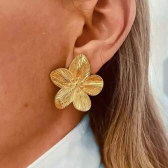 1 Pair Minimalist Design Gold Flower Ladies Earrings, Elegant And Chic