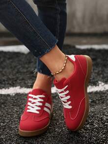 2025年秋季大码女式红色运动鞋，撞色时尚滑板鞋，平底系带舒适防滑休闲运动鞋 - 紅色 - 查看 4