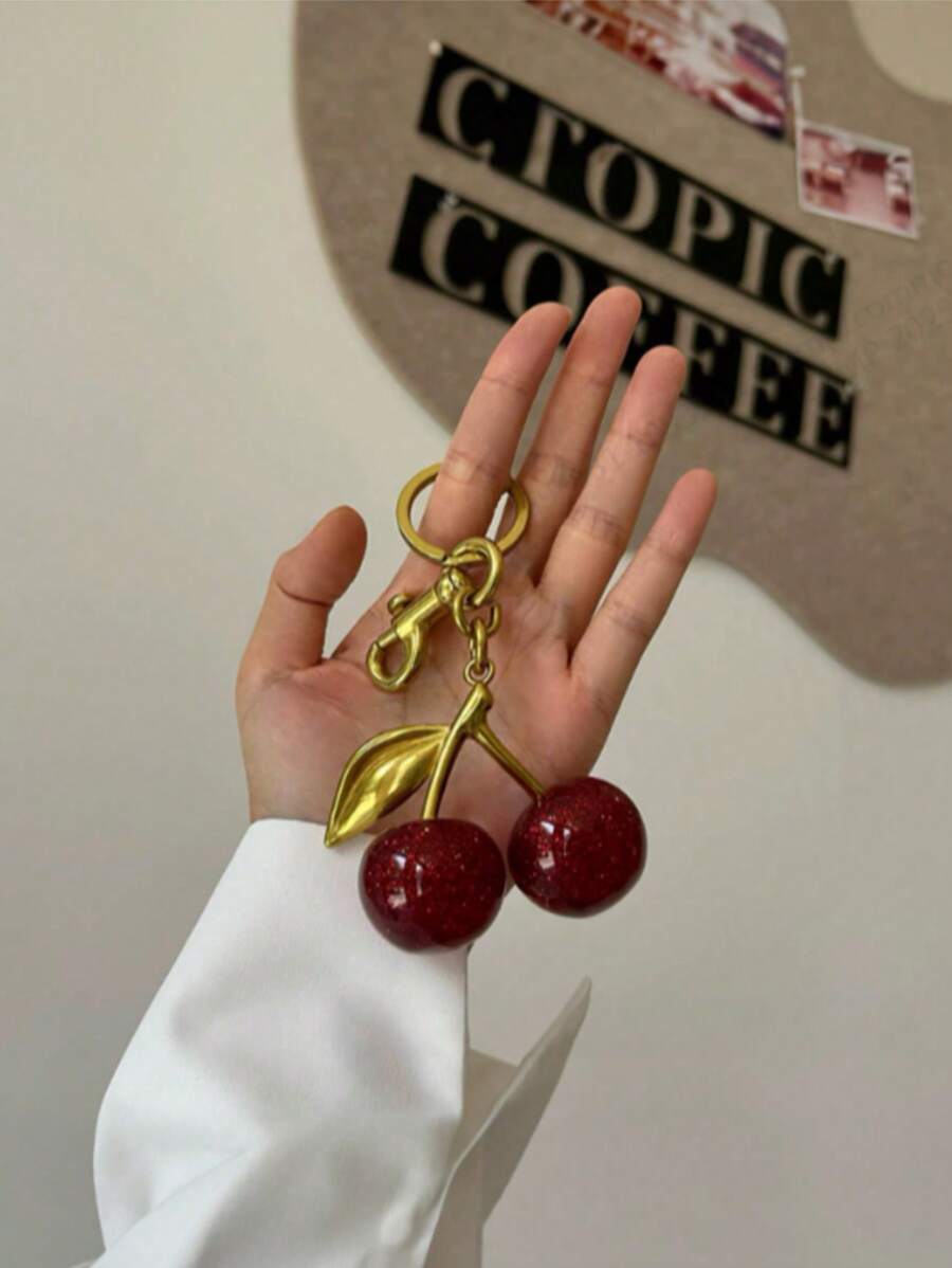 1 Pieza Colgante de Dije de Cereza Brillante Estilo Kawaii Viral - Accesorio Lindo de Bolso y Llavero para Mujer, Regalo Femenino para la Mejor Amiga/Decoración de Bolso/Recuerdos de Fiesta (Joyería Personalizada para Uso Diario/Candado de Diario/Correa de Teléfono)