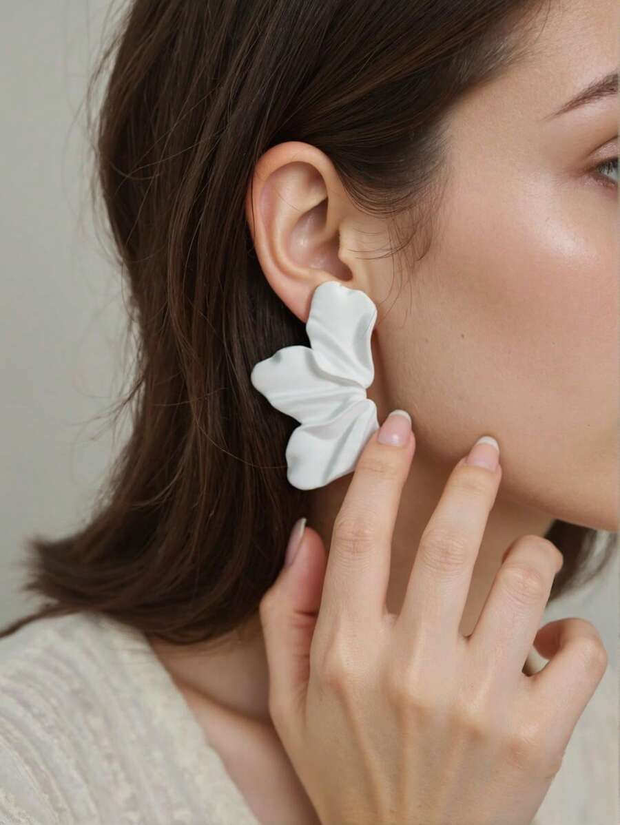 1 Pair Retro Exaggerated Enameled Flower Asymmetrical Petal Fashionable Stud Earrings