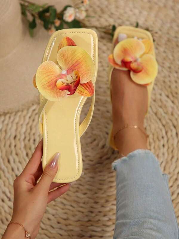 Taille EU 2025 Plus Taille Nouveaux Sandales Plates d'été Femmes Avec Décoration de Fleurs Artificielles , Bout Carré Glissière Jaune