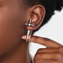 1 pereche de cercei cu șurub în formă de sabie și cruce încrucișate în stil gotic, la modă și unici