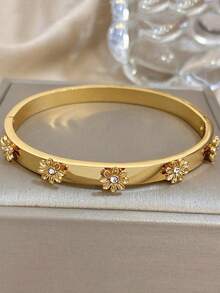 精致的不锈钢手链，饰有人造锆石花，18k 镀金，适合日常佩戴或作为礼物。 - 可愛鑲鑽小花 - 查看 8