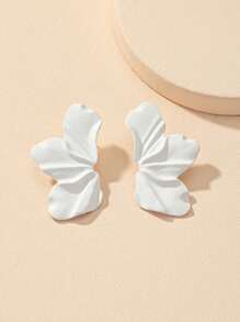 1 Pair Women Fashionable Lacquered Metal Floral Stud Earrings
