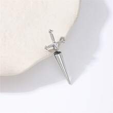 1 pereche de cercei cu șurub în formă de sabie și cruce încrucișate în stil gotic, la modă și unici