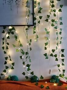 1 Peça de Corda de Luzes com Folhas de Vinha Verde Maple. A Corda de Luzes com Folhas de Vinha Verde vem nos comprimentos de 2M, 5M e 10M, com 20, 50 ou 100 lâmpadas de LED. Possui uma luz quente e é do tipo alimentado por bateria (baterias não inclusas). É adequado para decoração de parede, festas, casamentos, quartos, mesas e decoração doméstica interna.