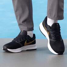 Nike 男士 2026 新款 RUN SWIFT 3 缓震轻盈透气舒适公路跑鞋 DR2695-010