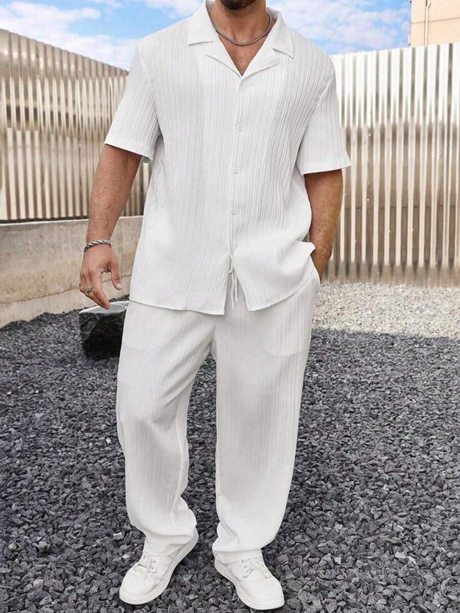 Conjunto de camisa de manga corta de un solo pecho y pantalones de unicolor para hombre de talla grande