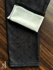 Leggings afelpado para mujer, casual, tela de algodón y poliéster, ideal para actividades al aire libre, apto para temporadas de otoño e invierno, cálidos y cómodos. Te llegará un legging en color negro y estampado al azar. - Negro - Ver 6
