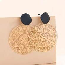 1 Paar modische minimalistische Cut Out Blumen-Kreis-Ohrringe für Frauen, geeignet für den Alltag, Unterhaltung, soziale Veranstaltungen, Partys