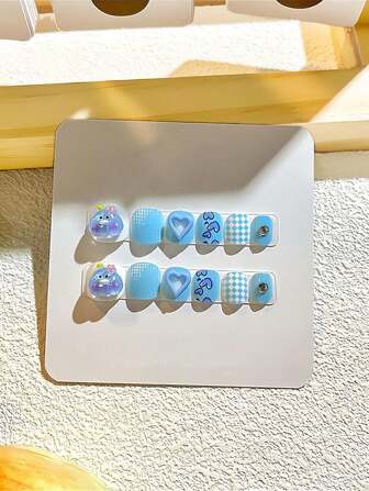 12片装小方型按压式美甲贴，3D立体浮雕可爱花朵蝴蝶结美甲贴纸，多色涂鸦假指甲，适合作为圣诞节和新年礼物送给女性和女孩