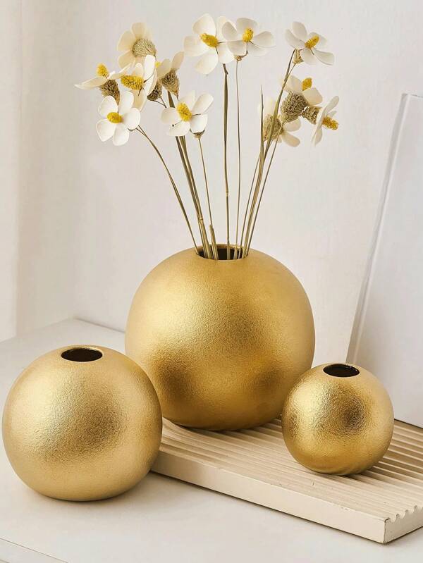 One Simple And Stylish Solid - Colored Spherical Vase. In Nordic Ins Style, With A Smooth Surface And A Round Shape. It Can Hold Dried Or Fresh Flowers, And Is Suitable For Daily Decoration In Living Rooms And Bedrooms. It Can Also Serve As A Home - Decor Ornament, Applicable For Daily And Party Scenarios. Embracing Minimalism, It Is Ideal For Romantic Festivals Like Valentine's Day And Daily Home Embellishment.