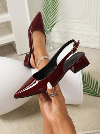 女士纯色春秋新款搭扣尖头系带粗跟凉鞋，优雅百搭，可搭配各种连衣裙，尽显高贵气质。