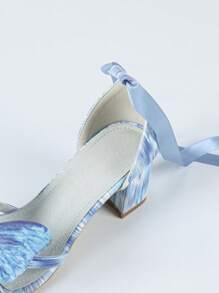 Sandalias de tacón medio con decoración de mariposa de encaje, de estilo elegante y dulce, en color blanco y azul con diseño de patchwork, apropiadas para primavera y verano, para uso diario y eventos
