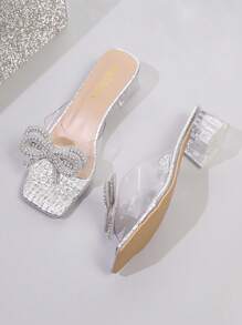 1 par de chanclas elegantes y ligeras de talla grande con lazo transparente y brillante plateado, correa de PU suave, punta cuadrada, tacón grueso transparente y cristalino, apropiado para adolescentes y mujeres, primavera/verano 2025
