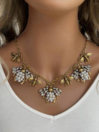 1pc Punk Style Elegant And Fashionable Multi-Color Alloy Titanium Steel Encrusted With Artificial Crystals Faux Pearl Bee Pendant Necklace Party Music Festival Banquet Wear, Men And Women's Versatile Models, Gifts For Friends And Classmates Bee Lovers