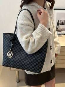 New Fashion Women's Large Capacity Full Body Print Design Letter Pattern Decoration Design Double Handle Tote Bag Suitable For Work And Commuting,School Bag,Large Capacity,Portable,Classic Casual,Business Casual,For Teen Girls Women College Students,White-Collar Workers,Perfect For Work,Back To School,Middle School,High School,College,Vacation, Fashionable Tote Bag With Zipper