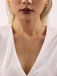 1 paquet Pendentif courbé en forme de cœur creux doré ou argenté à la mode en acier inoxydable. Cadeau de bijoux pour femmes avec chaîne en forme d'os de serpent. Saint-Valentin