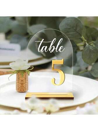 10 stuks gebogen tafelnummers van acryl 1-10 11-20 21-30 31-40 met standaard en houten voet - transparant, mat, 15 cm x 10 cm, zwarte achtergrond met witte tekst, geschikt voor bruiloften, recepties, feesten, jubilea en andere evenementen