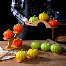 这些精美的陶瓷调味容器不仅实用，更能为餐桌增添一抹优雅。每个容器都经过精心设计，表面光滑细腻，色彩丰富多样，有些甚至饰有手绘图案或金色饰边。