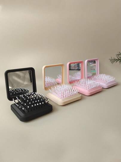 1 pezzo Specchio compatto portatile con colore solido ed elastico, leggero, pettine pieghevole da viaggio con specchio, spazzola per capelli di formato tascabile quadrato, perfetto come regalo per donne e ragazze, adatto per camera da letto, ritorno a scuola, strumenti per il trucco, studenti, contenitore per il trucco sotto il letto, vanità da scrivania, pettine, spazzola per capelli, ritorno a scuola, viaggio, accessori per capelli per donne, spazzola, spazzole per capelli, spazzola per bordi, spazzola per capelli, pettine per capelli, pettinare i capelli, spazzola districante, spazzola a sfera, mini spazzola per capelli, set di spazzole per capelli, pettine in legno, pettine, spazzola per capelli lisci, spazzola per capelli, spazzola per bordi, spazzola per capelli, pettine per capelli, set di spazzole per capelli, prodotti per capelli, strumenti per capelli, accessori per capelli, cura dei capelli, spazzola per capelli ricci, barbiere, accessori da barbiere, attrezzature per parruc