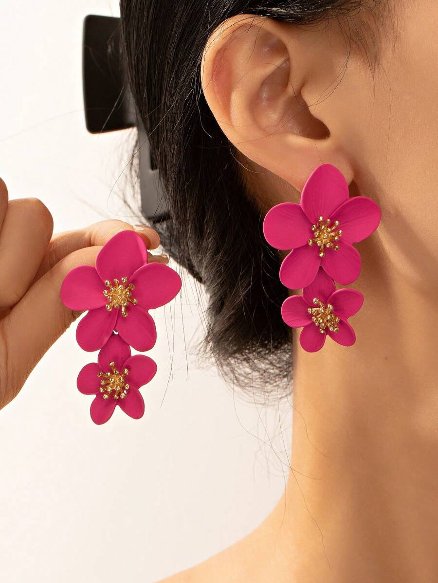 1对时尚优雅的花卉设计金属耳环，适合女性日常佩戴