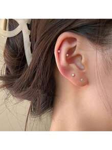 2 Stücke minimalistische Edelstahl 4-Krallen Zirkonia Ohrstecker, Schmetterlingsverschluss Ohrringe, 2 mm funkelnd synthetischer Zirkonia Knorpelohrstecker, hypoallergen kleine Ohrringe für Ohrlochpiercing, unisex Alltagskleidung, passend für alle Piercings, Schmuckgeschenk