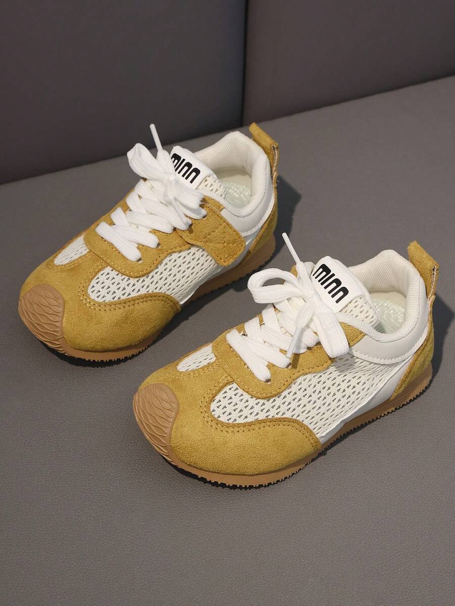 Breathable And Lightweight Children's Sports Shoes, With Mesh Fabric Design For Maximum Ventilation To Keep Little Feet Cool And Dry. The Flexible And Durable Soles Provide Cushioning And Abrasion Resistance, Suitable For Daily Play, Campus Running, And Outdoor Adventures.