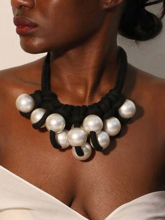 1pc Elegant Retro Black String Connected Large Faux Pearl Necklace With Gold Toned Accents, Radiating Charming Appeal