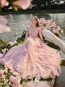 Faeriesty 优雅女士晚礼服，采用精致细肩带、轻盈薄纱面料和层叠荷叶边A字裙摆设计 | 适合婚礼、正式晚宴、毕业典礼、生日等场合的优雅礼服，也适合新娘和夏季度假穿着