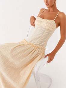 Women Y2K Maxi Dress Elegent Solid Color Spaghetti Strap Square Neck Pleated Front Flowy Long Dress Summer Backless Sleeveless Ruched Ruffle Hem Going Out Cami Dresses Party Club Beach Vacation Sundress - 淡黃色 - 查看 5