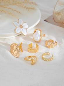 7 pièces/set Bagues rétro créatives en métal doré avec fleur et design de strass, bagues décorées de faux perles élégantes, bagues épaisses de style punk simple pouvant être portées seules ou empilées, convenant à la décoration quotidienne des femmes, assortiment de tenues, rendez-vous, fêtes, cadeaux de vacances