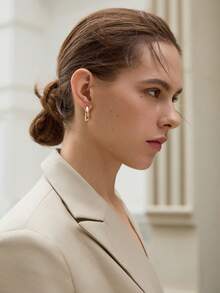 2pcs Minimalist Polished Metallic Hoop Earrings, Asymmetrical Geometric Design Golden Cold Style Goddess Earrings For Women Winter Gifts - Earrings - View 2