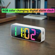 1 pieza Reloj despertador electrónico multifunción RGB, reloj digital de mesita de noche creativo con 2 alarmas independientes + modo de repetición + 5 modos de tono de llamada + 4 niveles de brillo + función de memoria (se requiere batería) + modo nocturno + visualización de hora y día + cambio de Celsius/Fahrenheit + visualización de fecha + modo de horario de verano (alimentado por USB) - 1PC - Ver 1